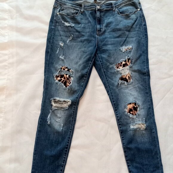 Judy Blue Los Angeles Distressed Grunge Y2K Leopard Print Accents Jeans - Picture 2 of 9